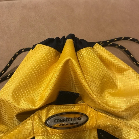 B- Backpack by ConnectionsTM Cool Gear, - Picture 2 of 11